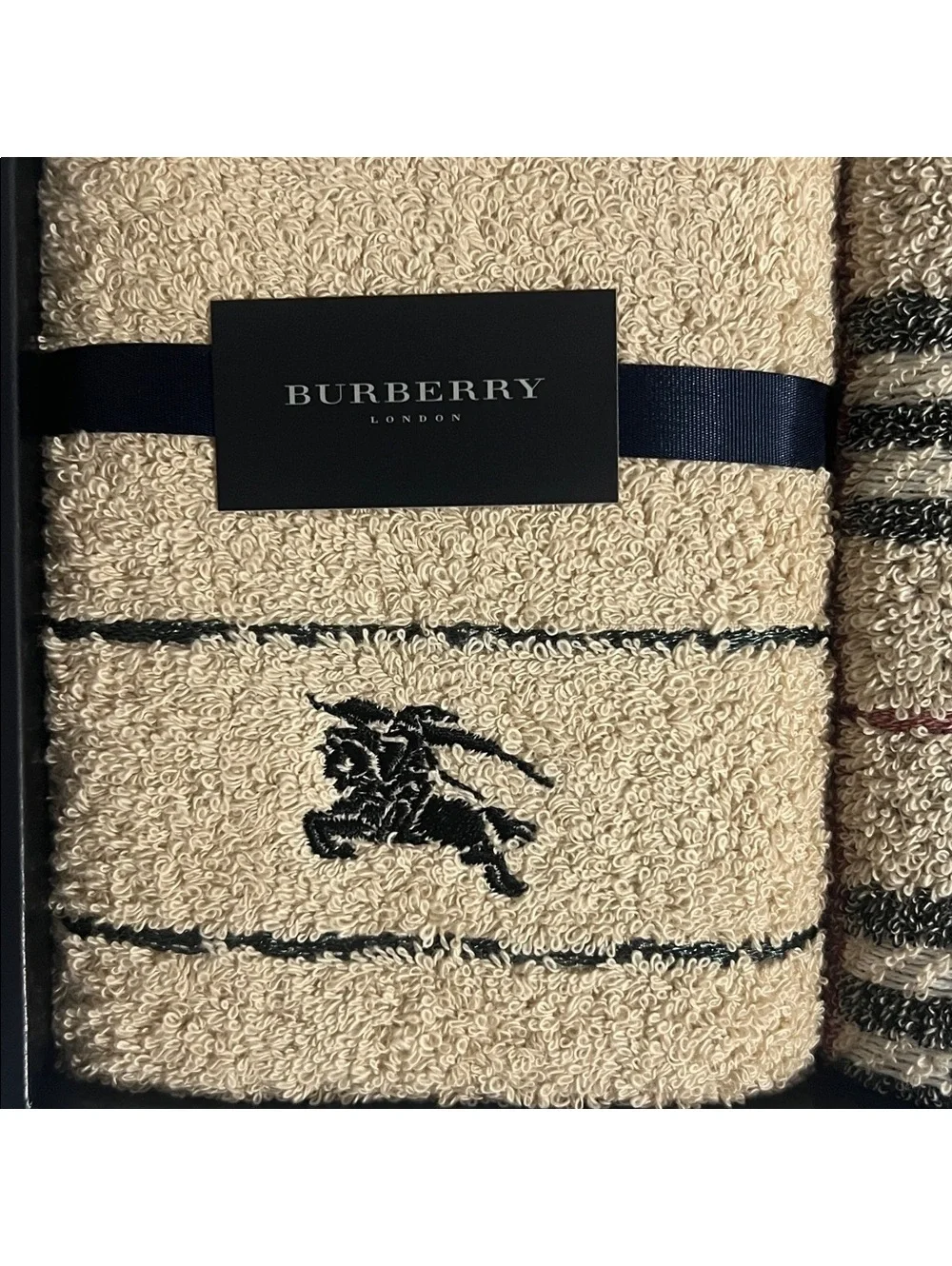 Burberry elegant towel